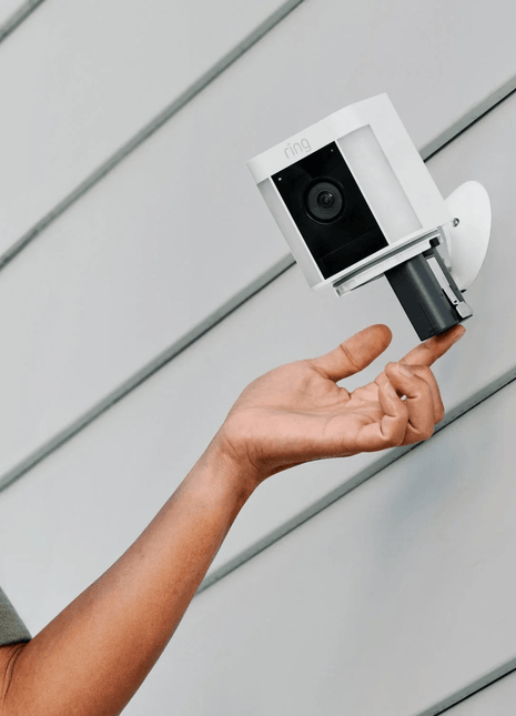 Ring Spotlight Cam Plus Battery Outdoor 1080P visión nocturna a color - Blanco